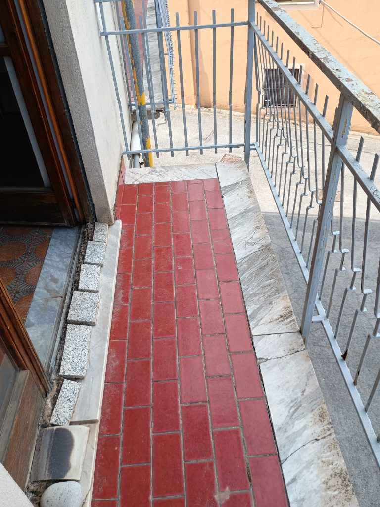 Appartamento con garage nel centro urbano (via Moro, 21)