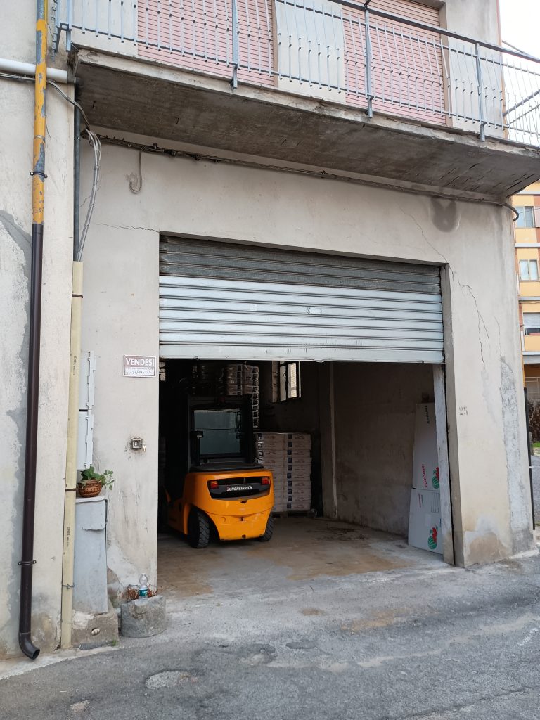 Appartamento con garage nel centro urbano (via Moro, 21)