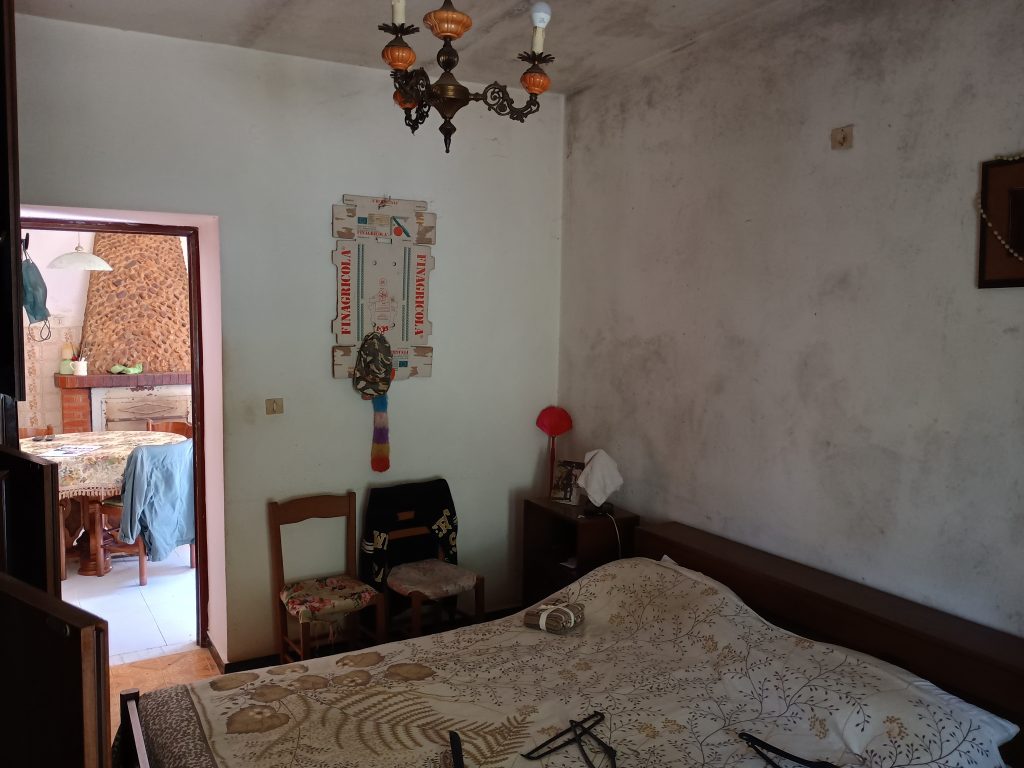 Detached house with garage and land (c.da Varrazzo, 120)