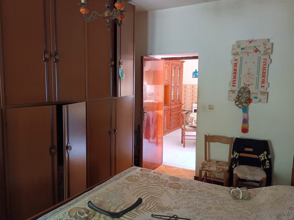 Detached house with garage and land (c.da Varrazzo, 120)