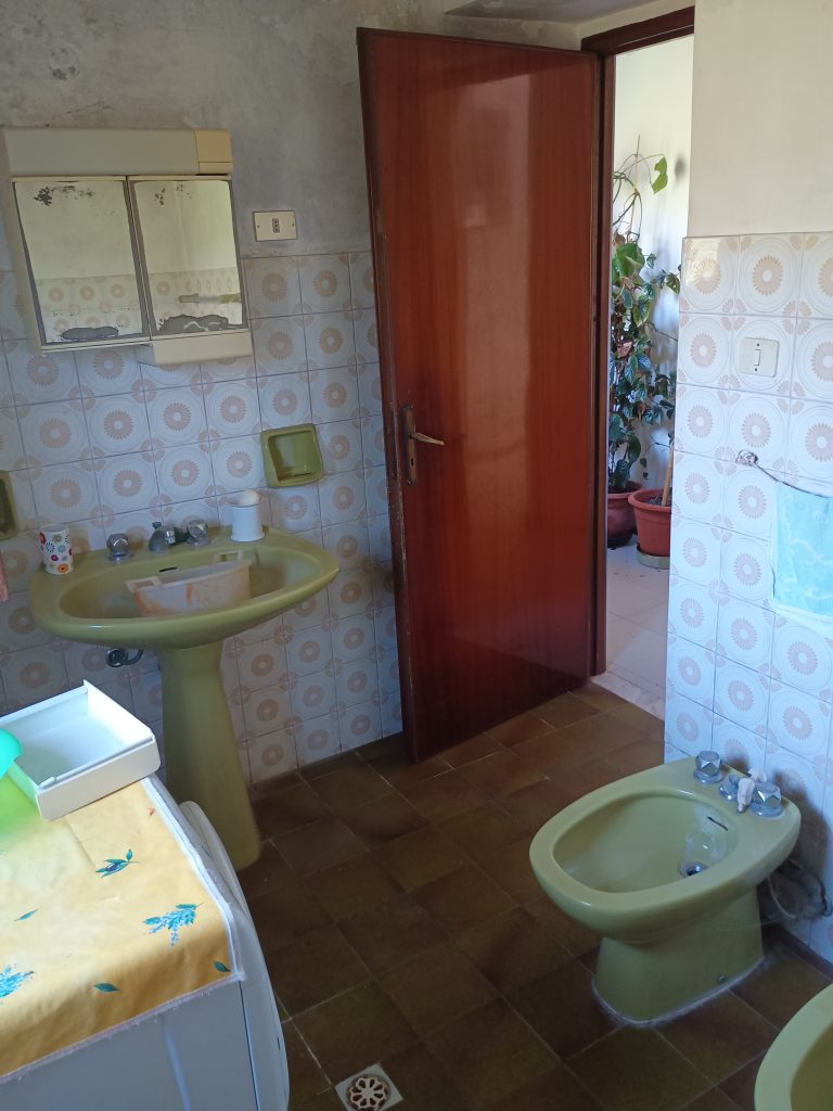 Detached house with garage and land (c.da Varrazzo, 120)