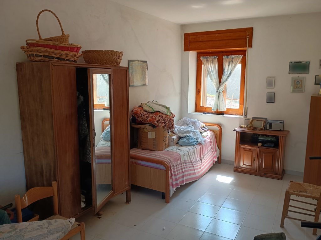 Detached house with garage and land (c.da Varrazzo, 120)
