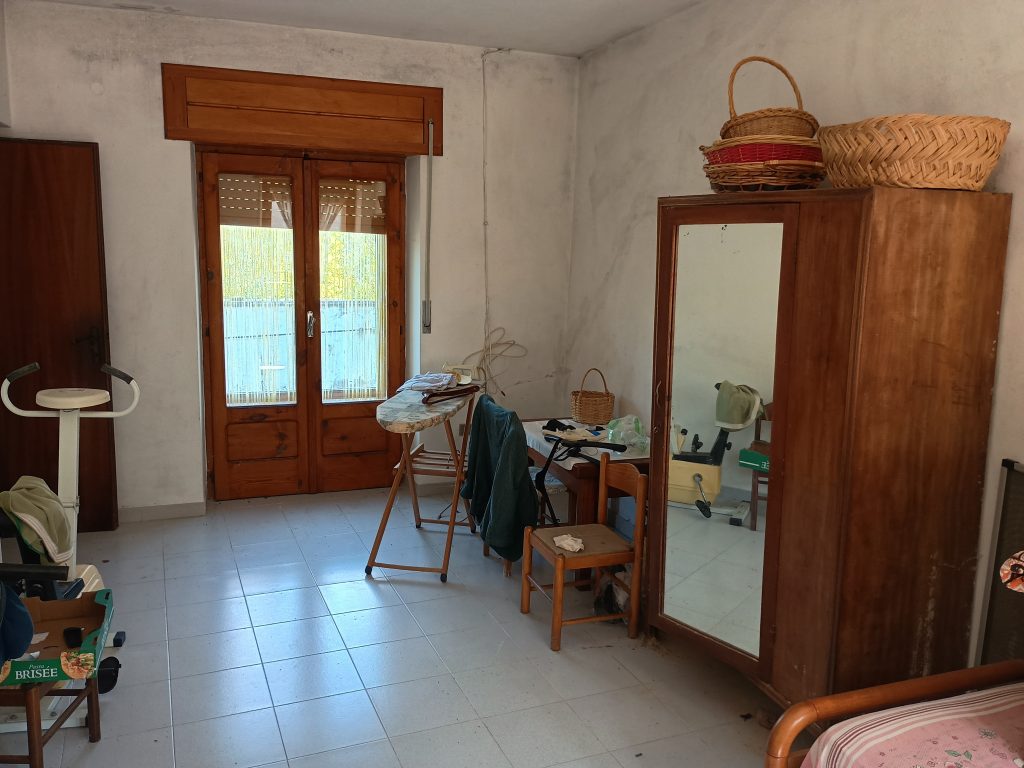 Detached house with garage and land (c.da Varrazzo, 120)
