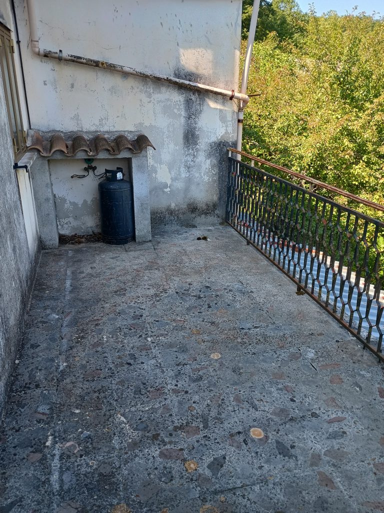 Detached house with garage and land (c.da Varrazzo, 120)
