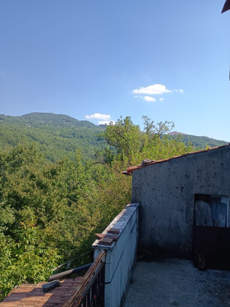 Detached house with garage and land (c.da Varrazzo, 120)