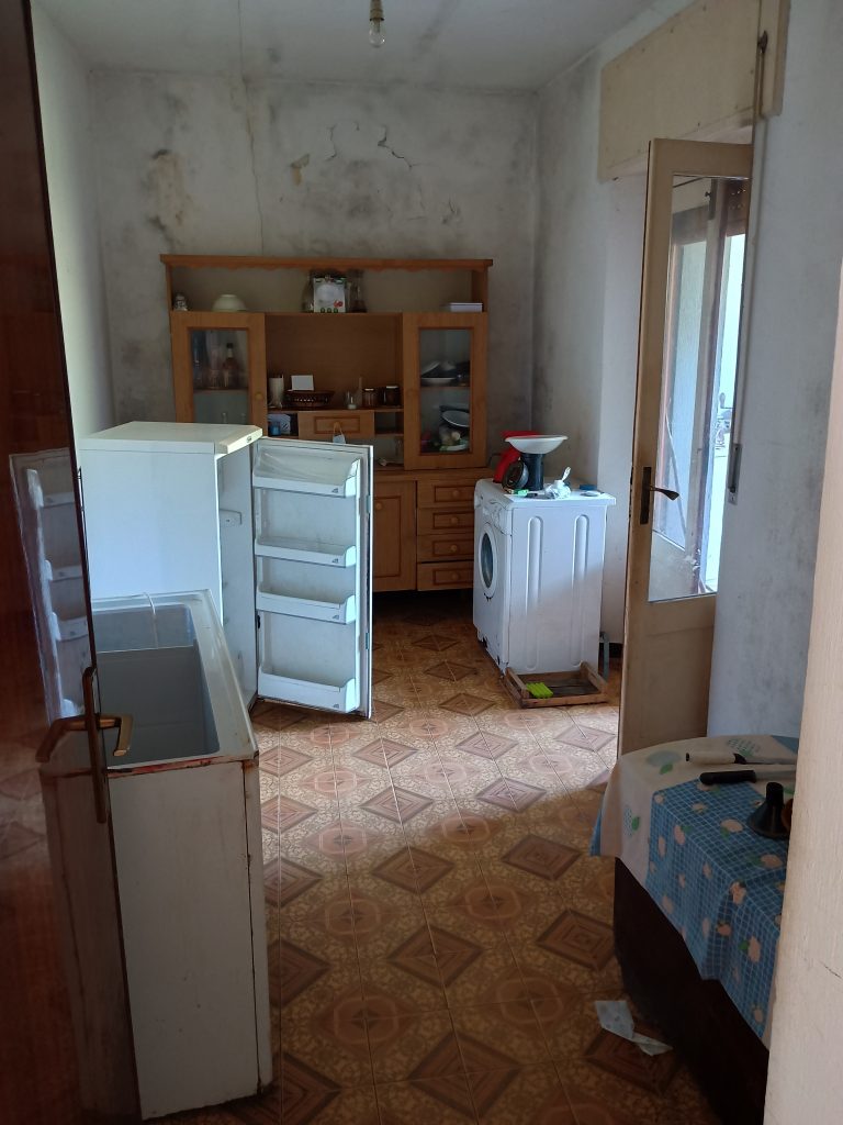Detached house with garage and land (c.da Varrazzo, 120)