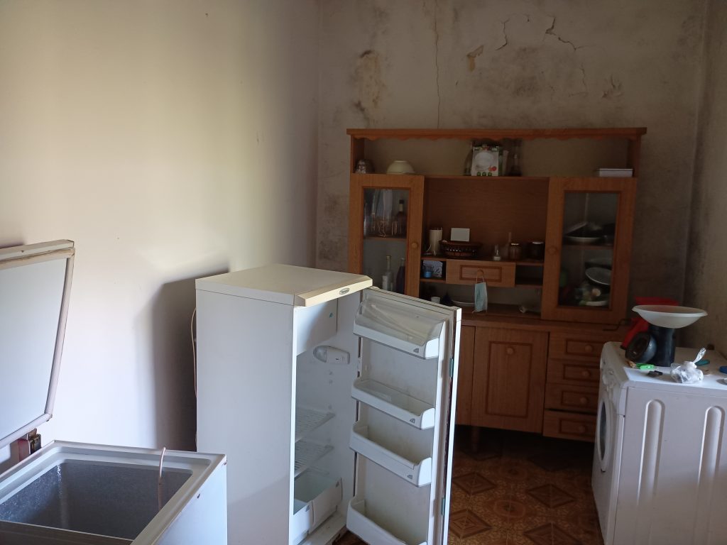 Detached house with garage and land (c.da Varrazzo, 120)