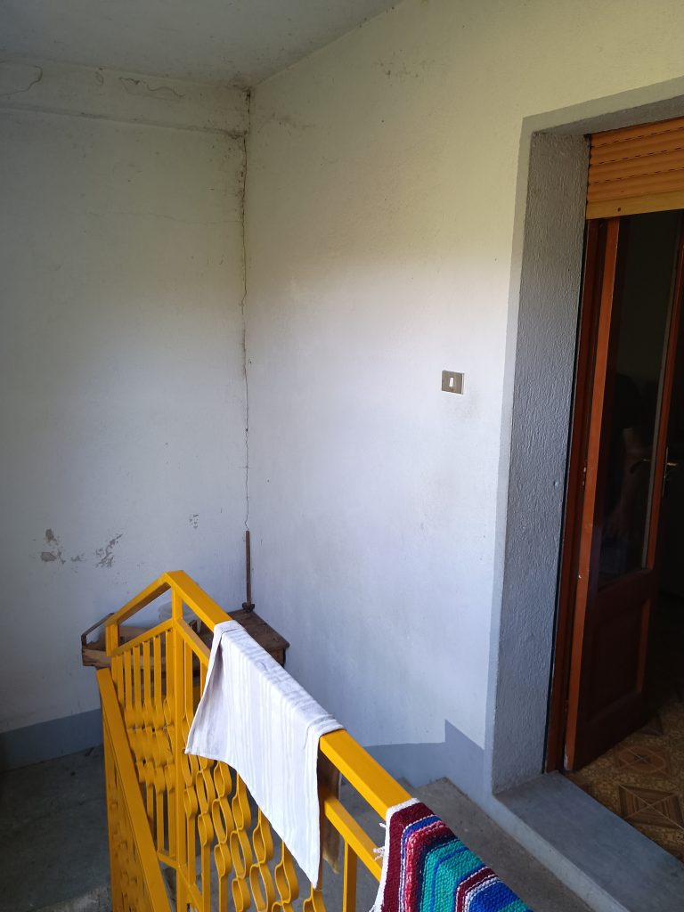 Detached house with garage and land (c.da Varrazzo, 120)