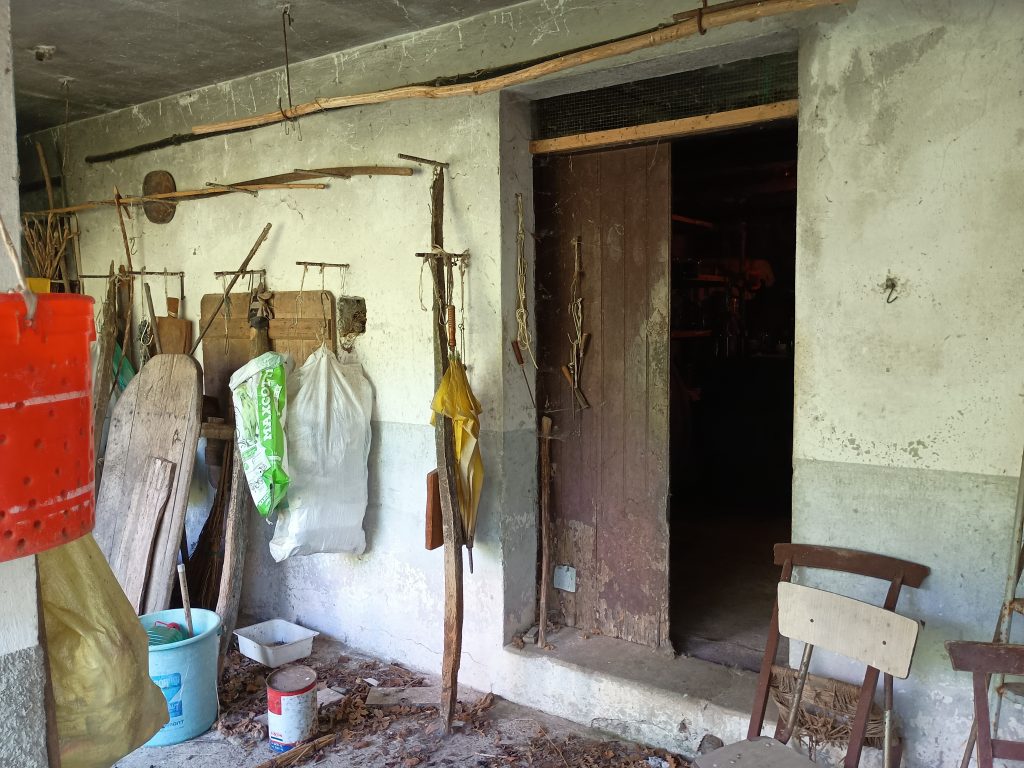 Detached house with garage and land (c.da Varrazzo, 120)