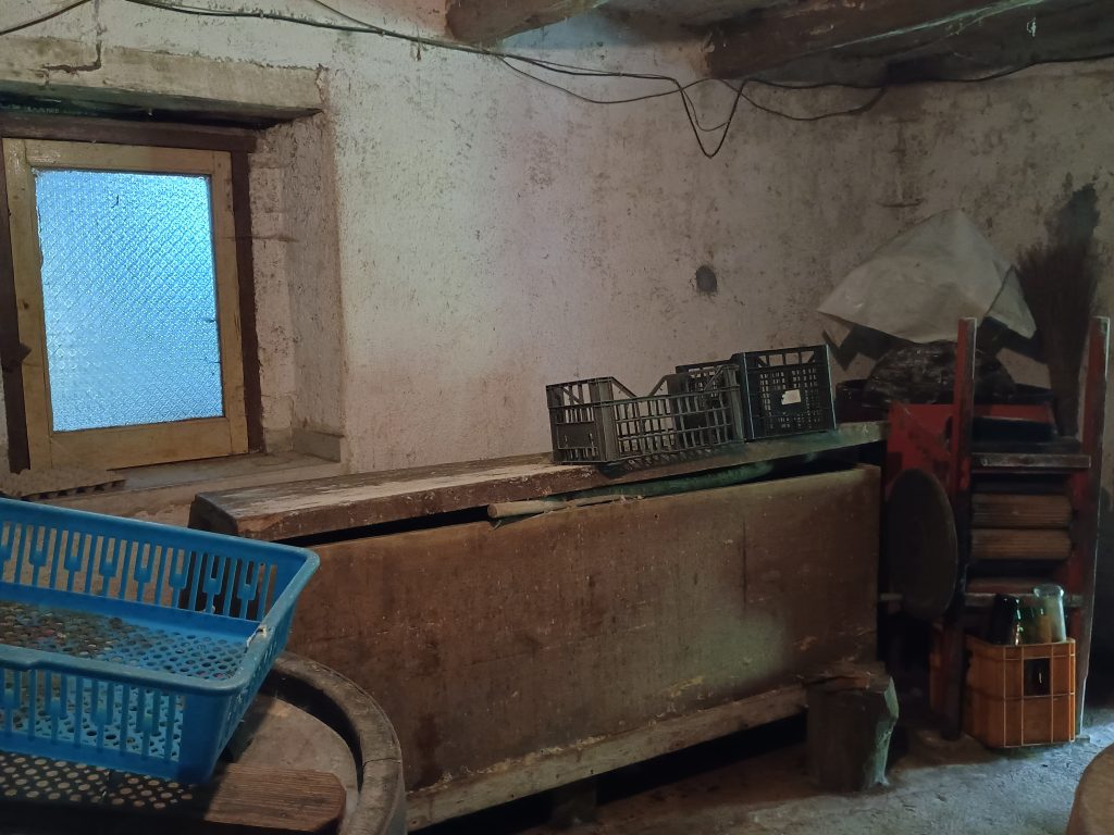 Detached house with garage and land (c.da Varrazzo, 120)