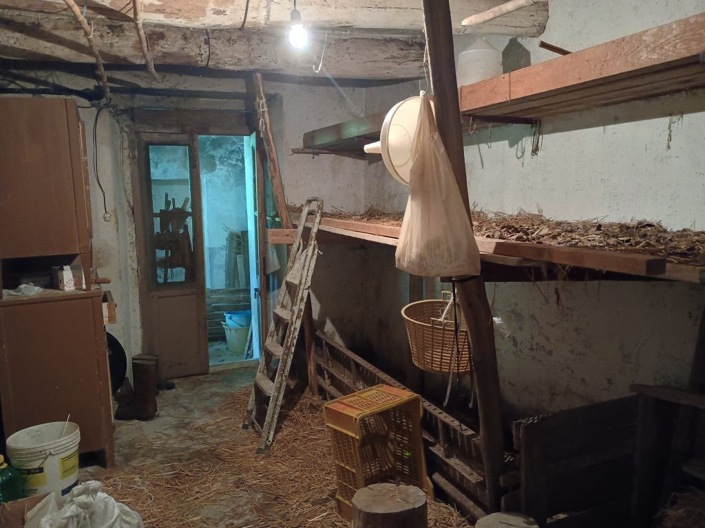 Detached house with garage and land (c.da Varrazzo, 120)