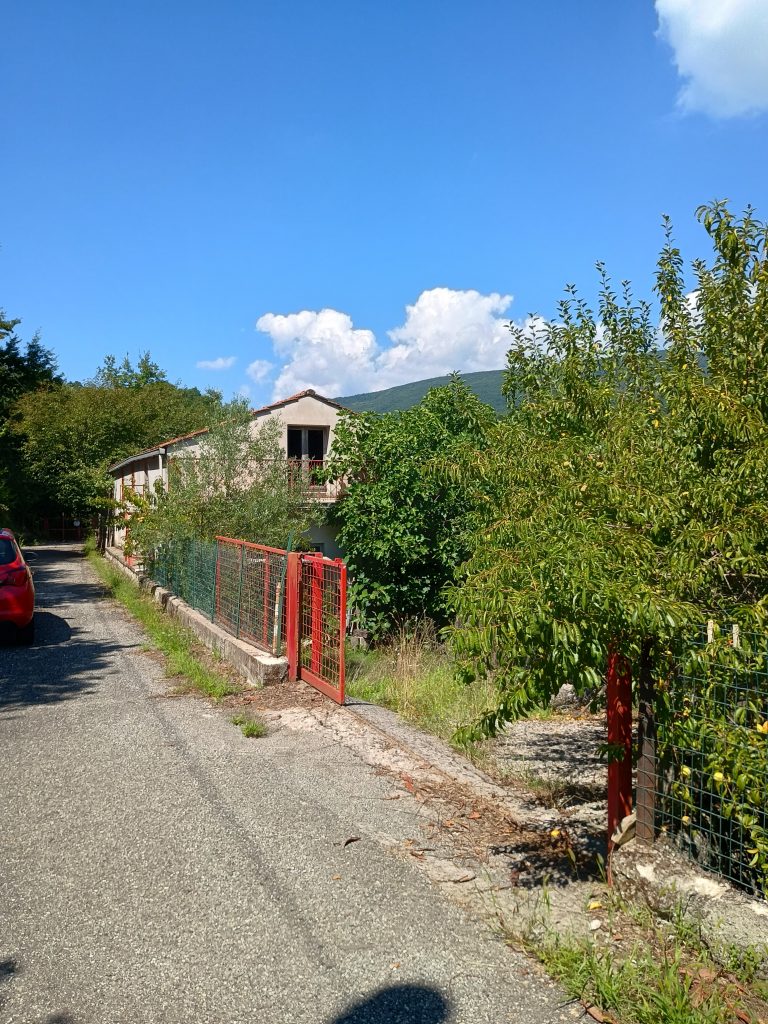 Detached house with garage and land (c.da Varrazzo, 120)