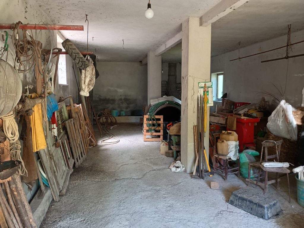 Detached house with garage and land (c.da Varrazzo, 120)
