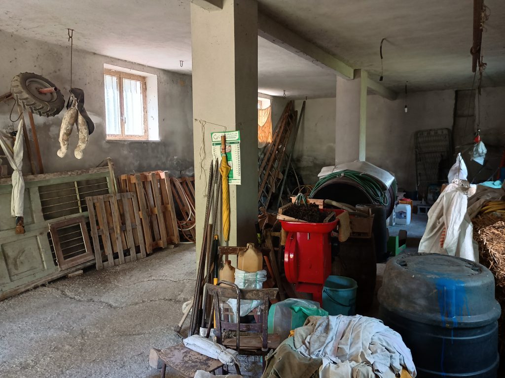 Detached house with garage and land (c.da Varrazzo, 120)