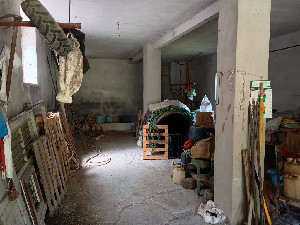 Detached house with garage and land (c.da Varrazzo, 120)