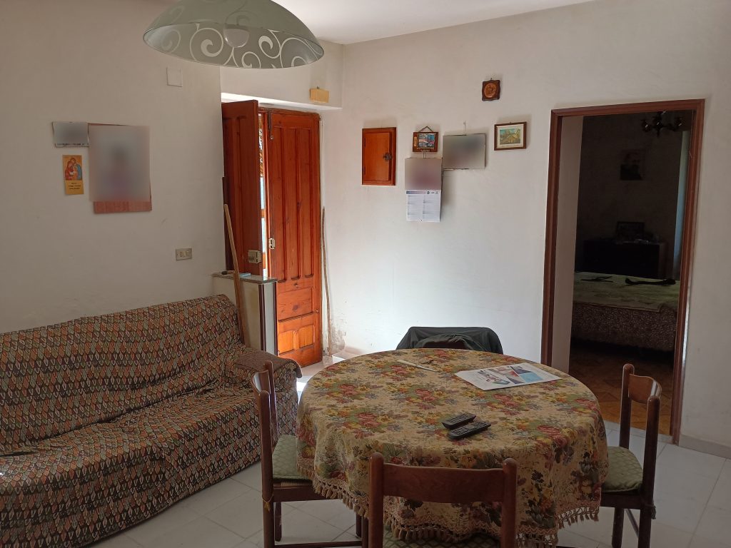 Detached house with garage and land (c.da Varrazzo, 120)