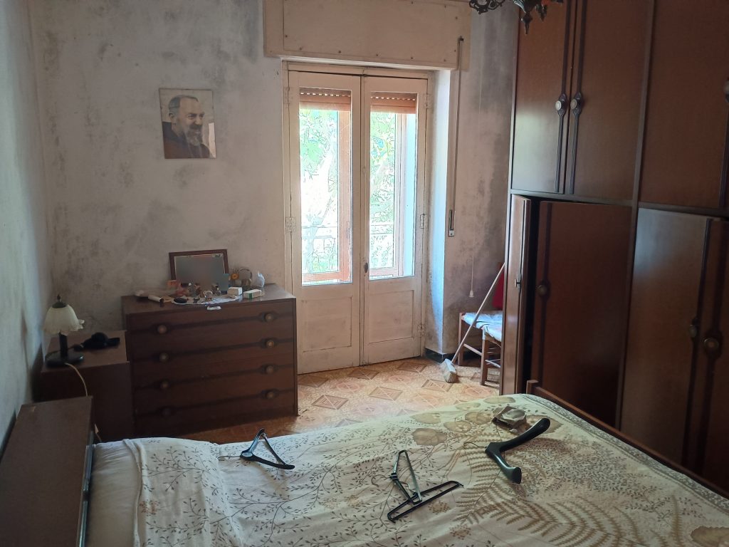 Detached house with garage and land (c.da Varrazzo, 120)