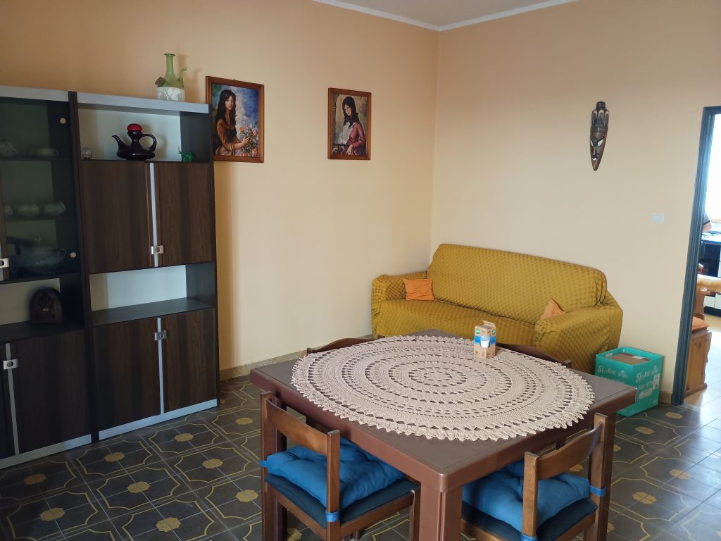 Casa indipendente con garage nel centro urbano (via Plauto, 10)