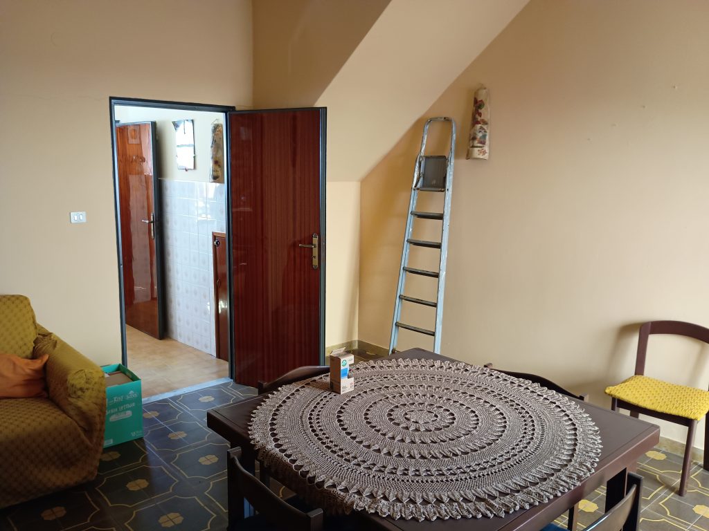 Casa indipendente con garage nel centro urbano (via Plauto, 10)