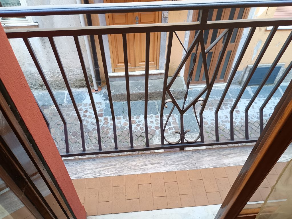Casa indipendente con garage nel centro urbano (via Plauto, 10)