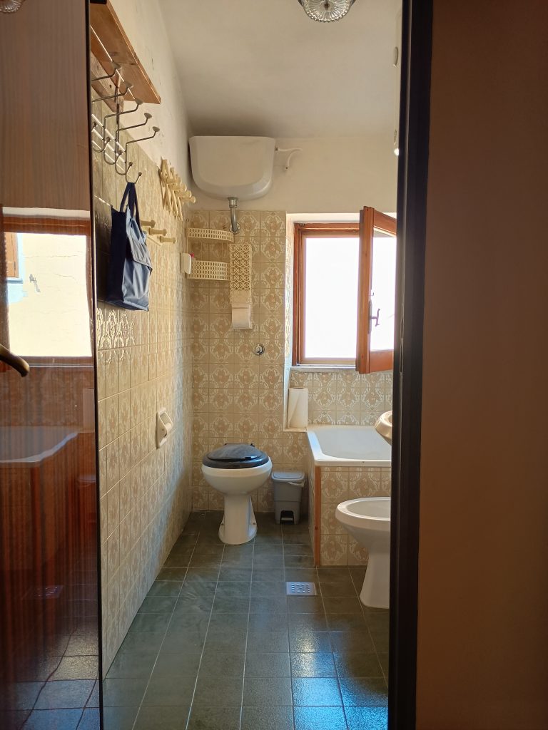 Casa indipendente con garage nel centro urbano (via Plauto, 10)