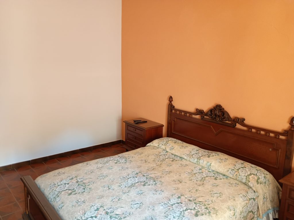 Casa indipendente con garage nel centro urbano (via Plauto, 10)