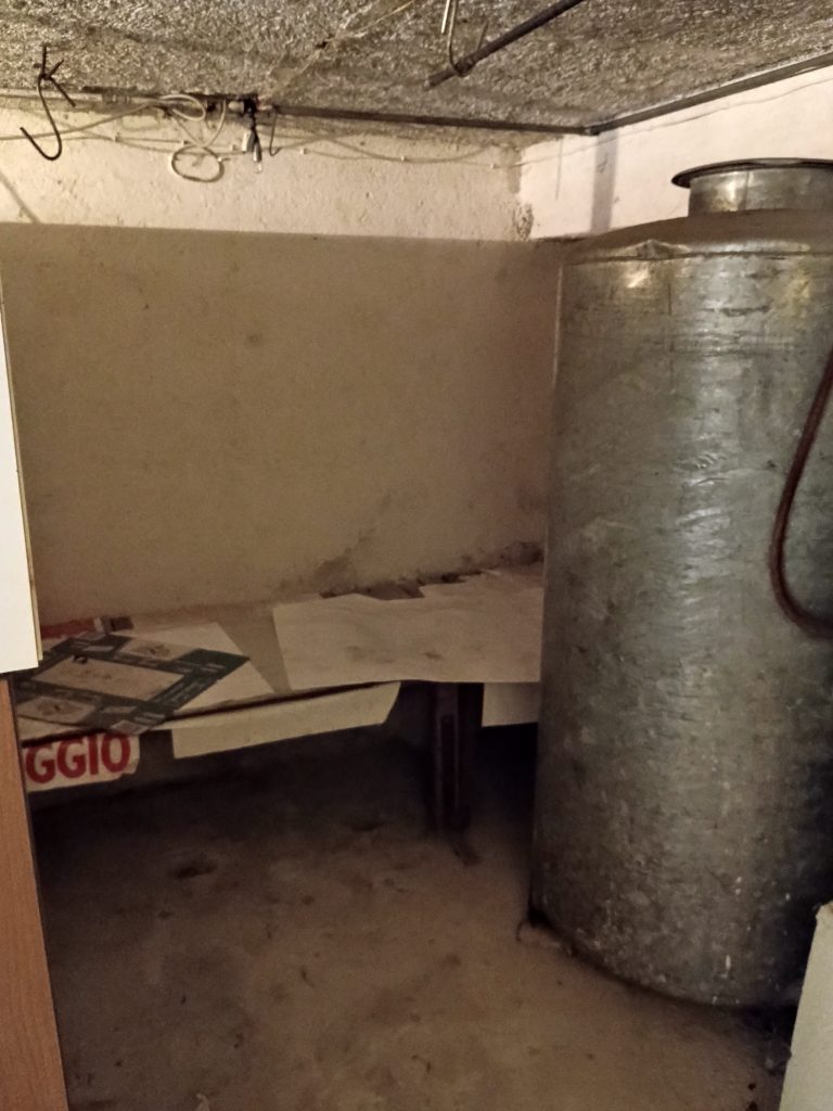 Casa indipendente con garage nel centro urbano (via Plauto, 10)