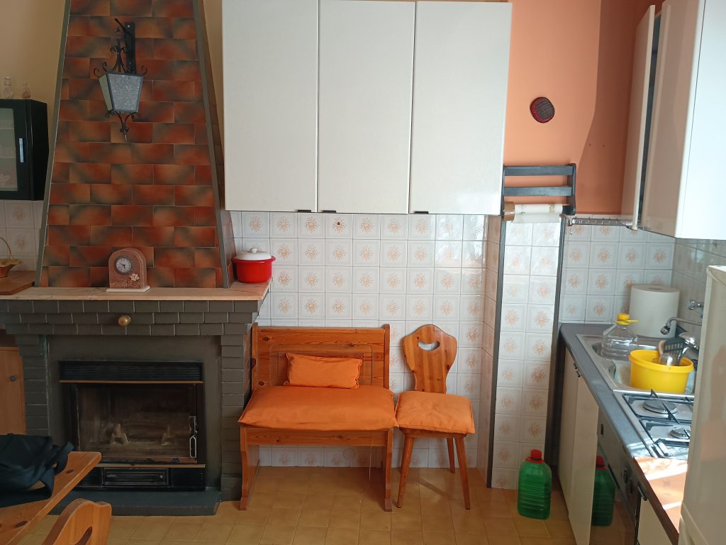 Casa indipendente con garage nel centro urbano (via Plauto, 10)