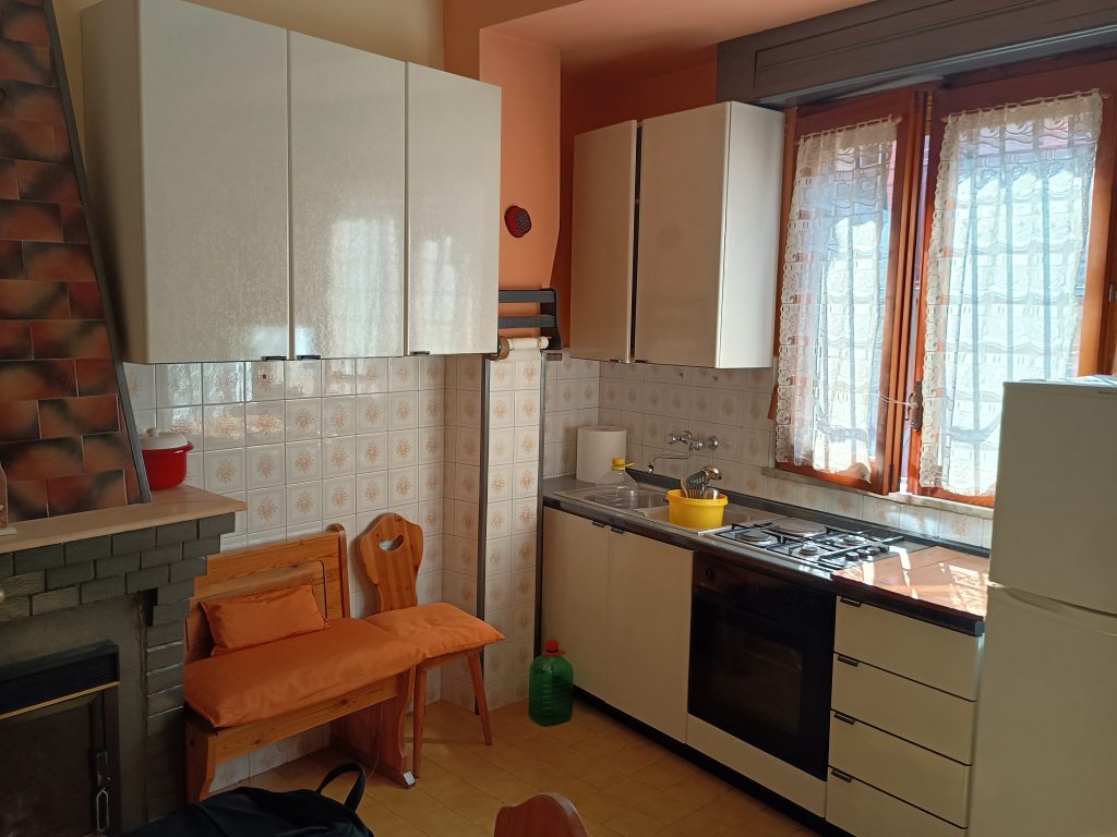 Casa indipendente con garage nel centro urbano (via Plauto, 10)