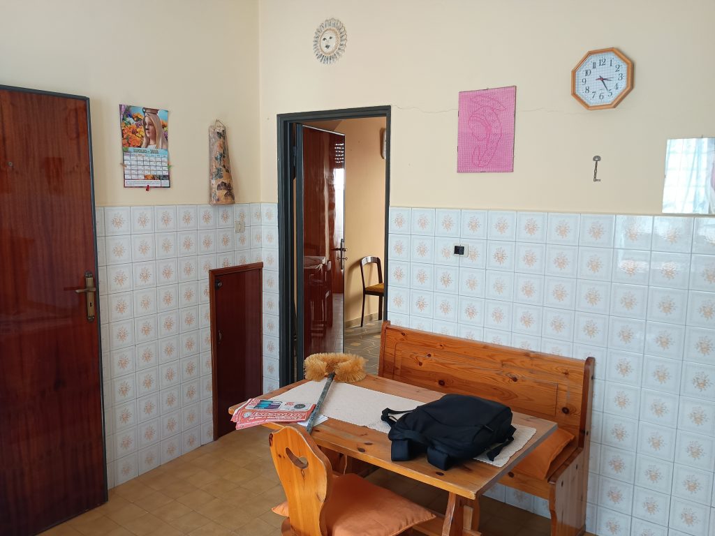 Casa indipendente con garage nel centro urbano (via Plauto, 10)