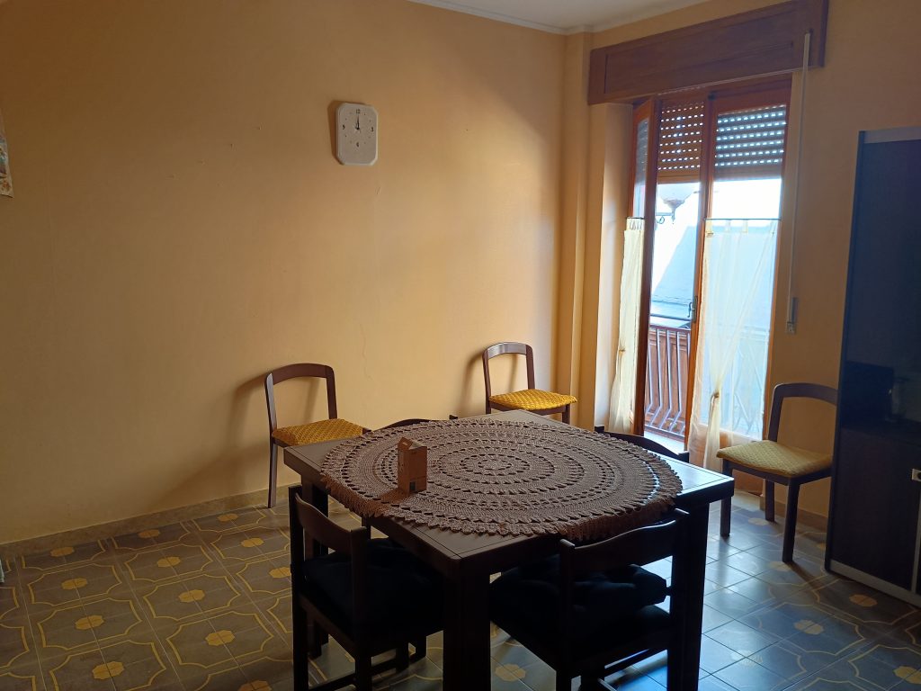 Casa indipendente con garage nel centro urbano (via Plauto, 10)