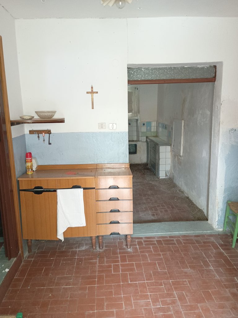 Casa indipendente con terreno e garage (c.da Mirricchio, 3-4)