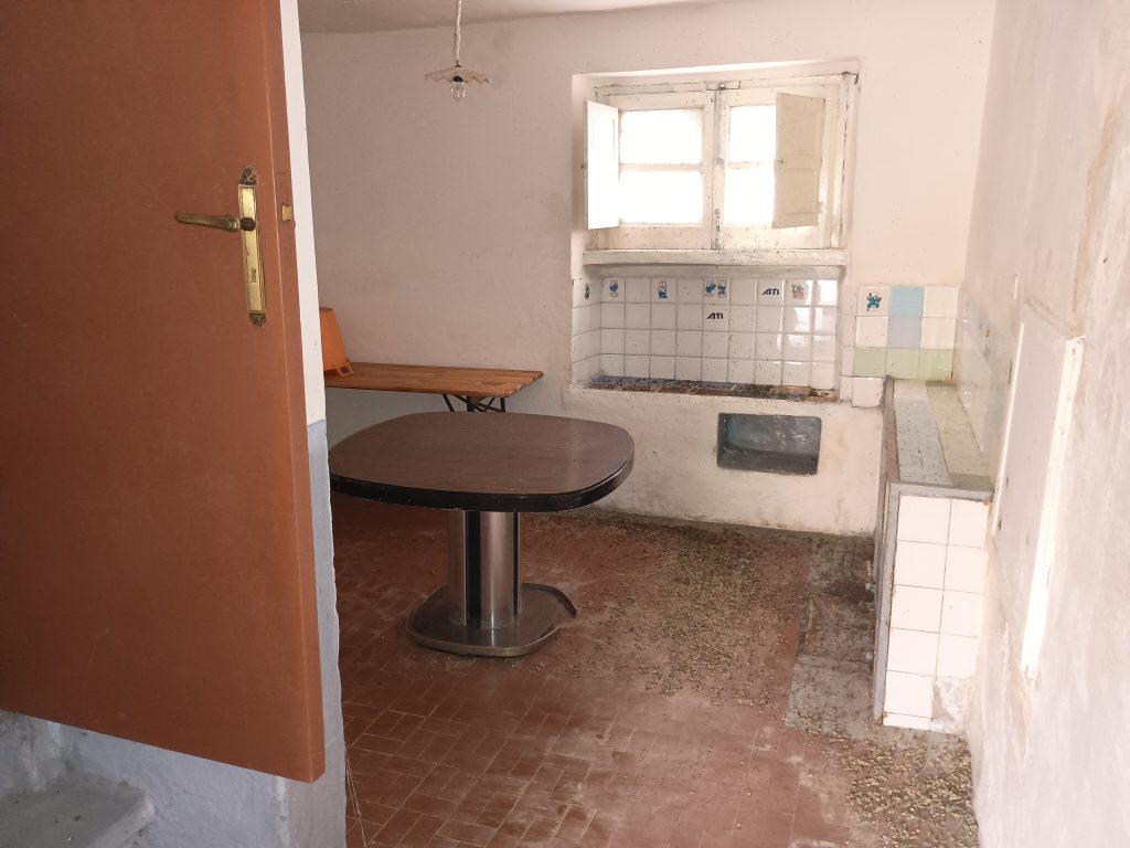 Casa indipendente con terreno e garage (c.da Mirricchio, 3-4)