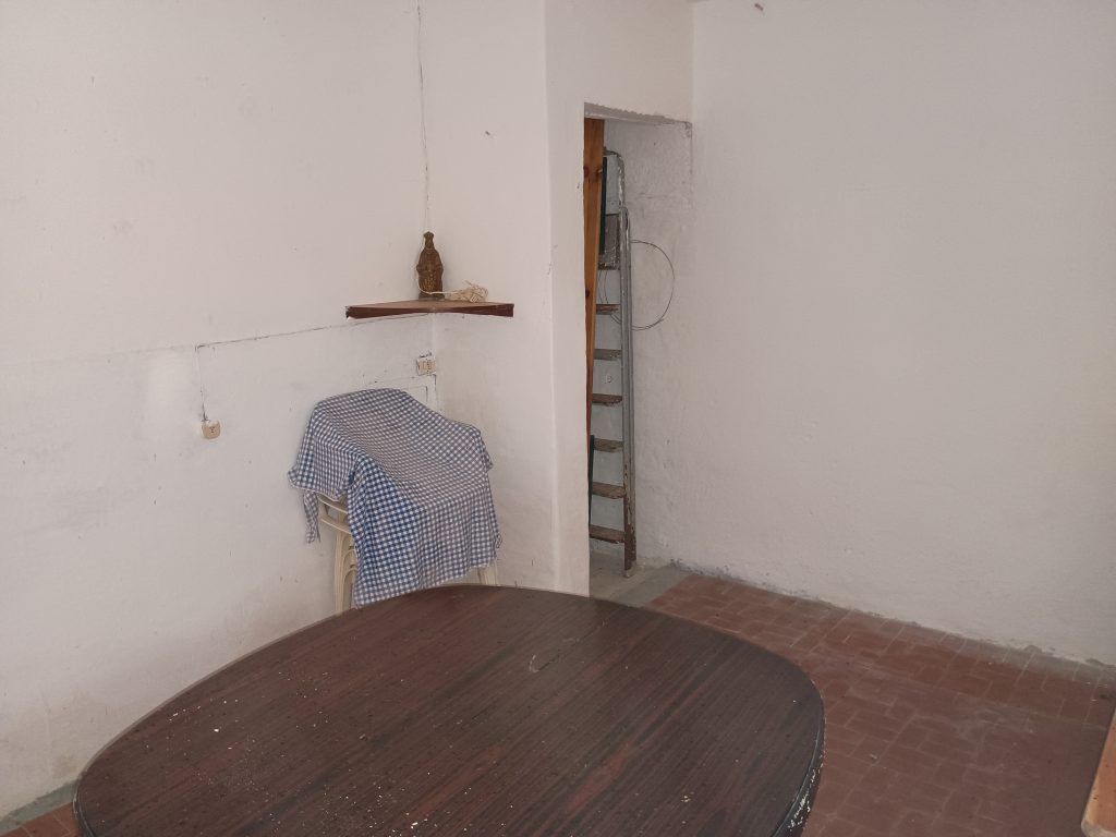 Casa indipendente con terreno e garage (c.da Mirricchio, 3-4)