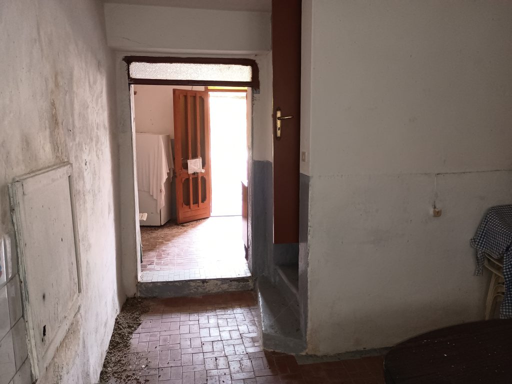 Casa indipendente con terreno e garage (c.da Mirricchio, 3-4)