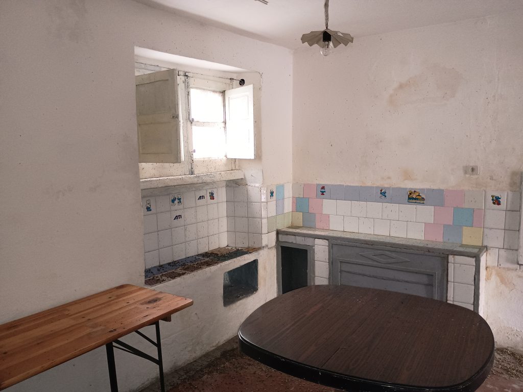 Casa indipendente con terreno e garage (c.da Mirricchio, 3-4)