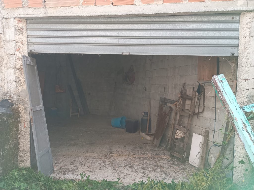 Casa indipendente con terreno e garage (c.da Mirricchio, 3-4)