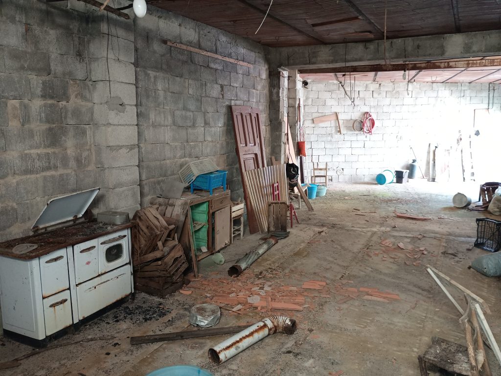 Casa indipendente con terreno e garage (c.da Mirricchio, 3-4)