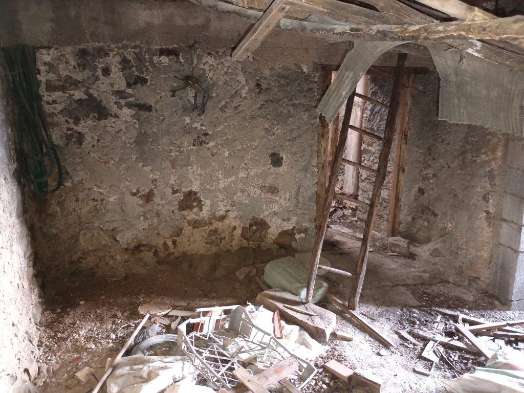 Casa indipendente con terreno e garage (c.da Mirricchio, 3-4)