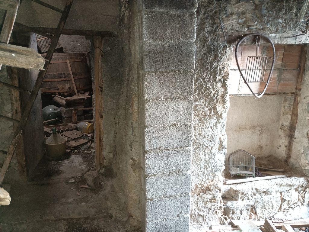 Casa indipendente con terreno e garage (c.da Mirricchio, 3-4)