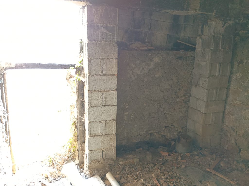 Casa indipendente con terreno e garage (c.da Mirricchio, 3-4)