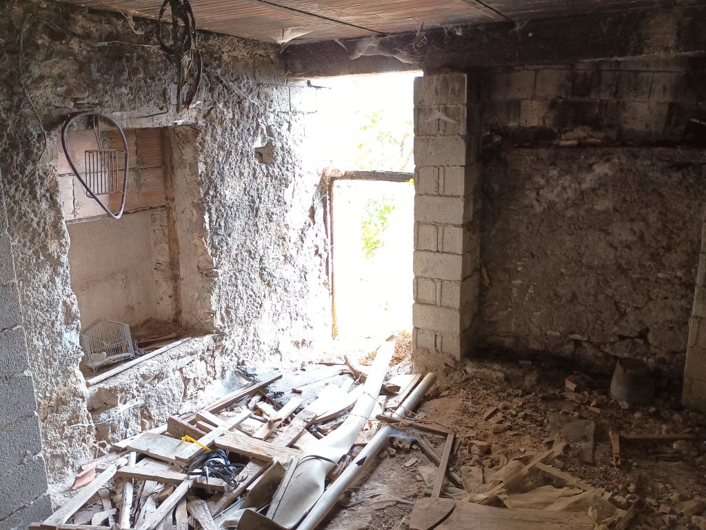 Casa indipendente con terreno e garage (c.da Mirricchio, 3-4)