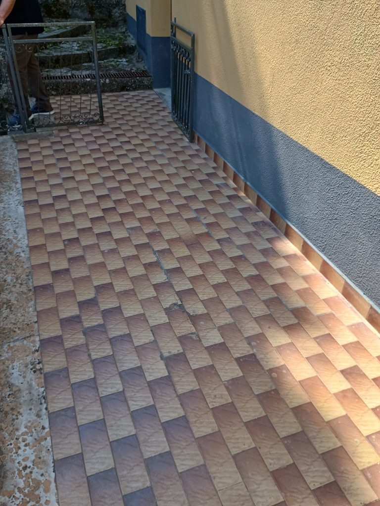 Casa indipendente nel centro storico (via Prati, 3)