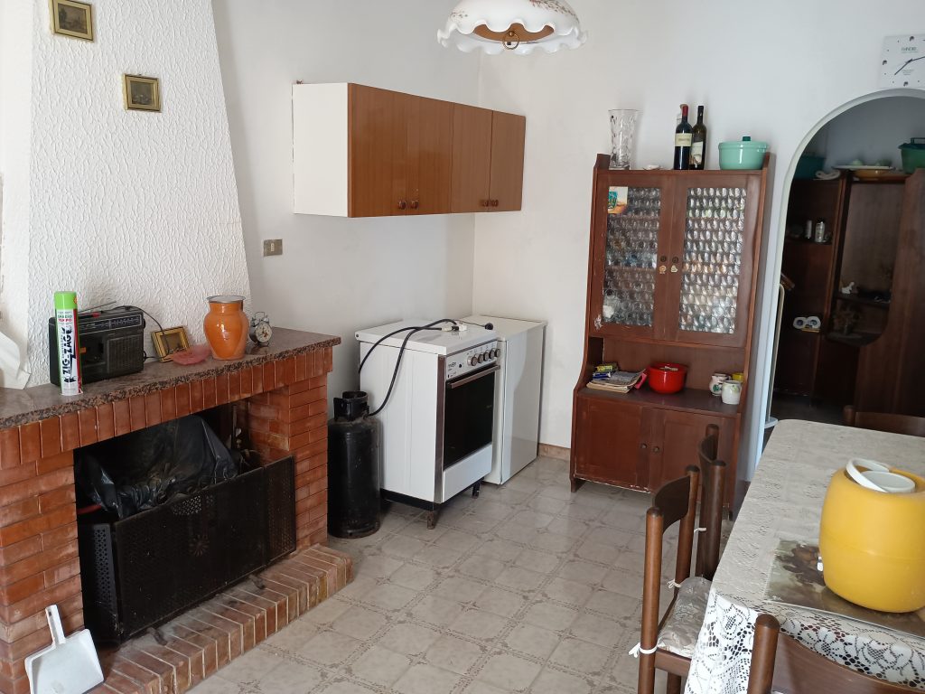 Casa indipendente nel centro storico (via Prati, 3)