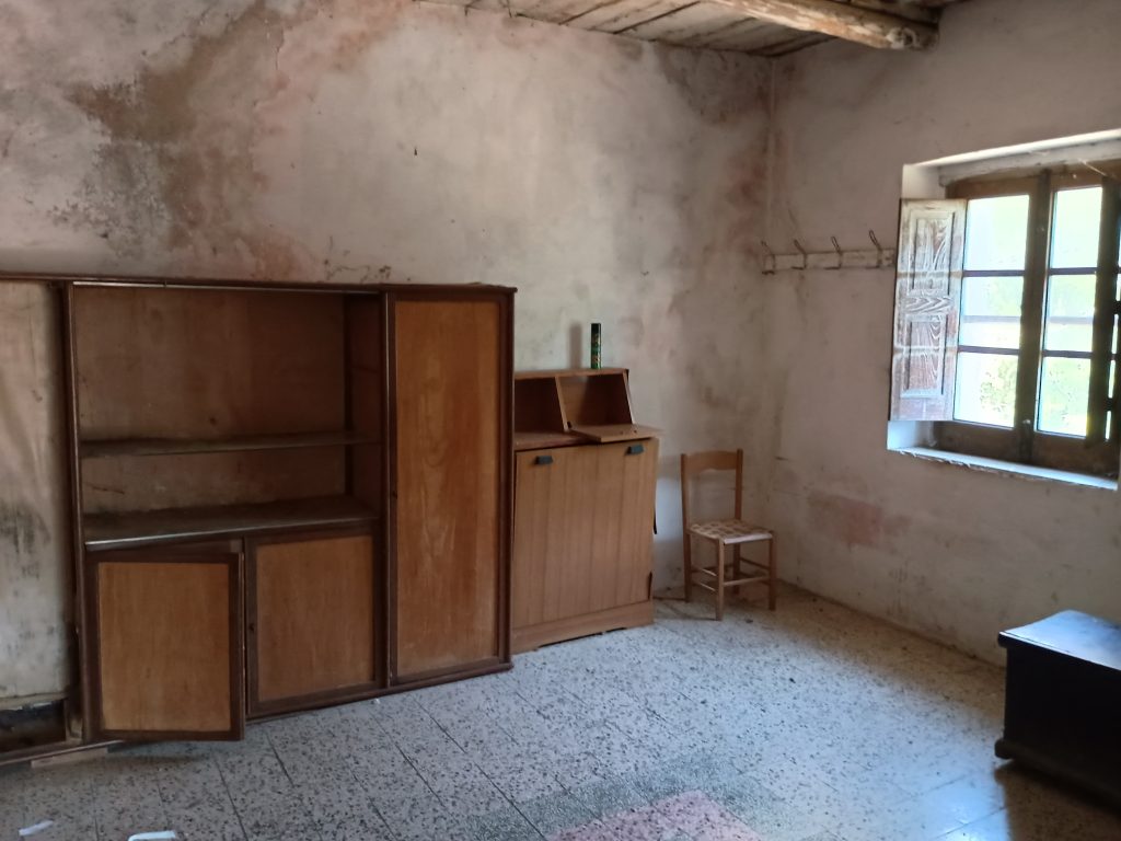 Casa indipendente con terreno e garage (c.da Cerri, 46)