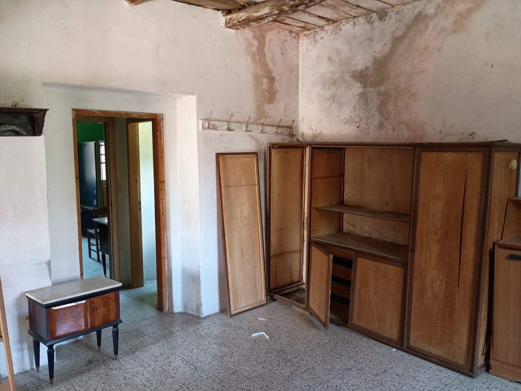 Casa indipendente con terreno e garage (c.da Cerri, 46)
