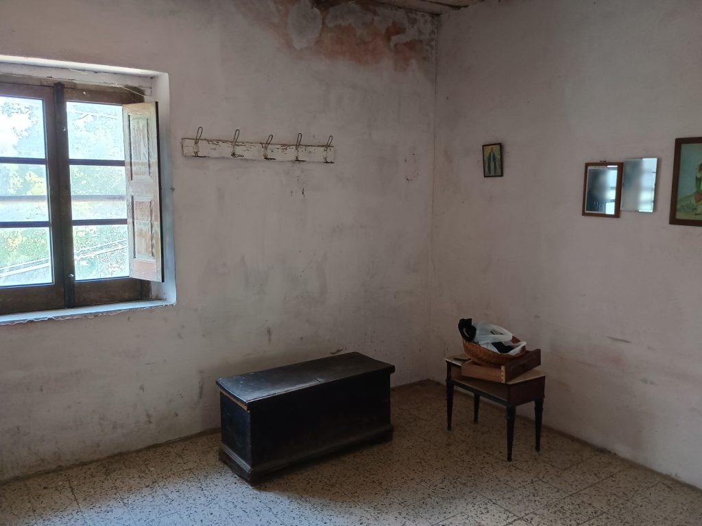 Casa indipendente con terreno e garage (c.da Cerri, 46)