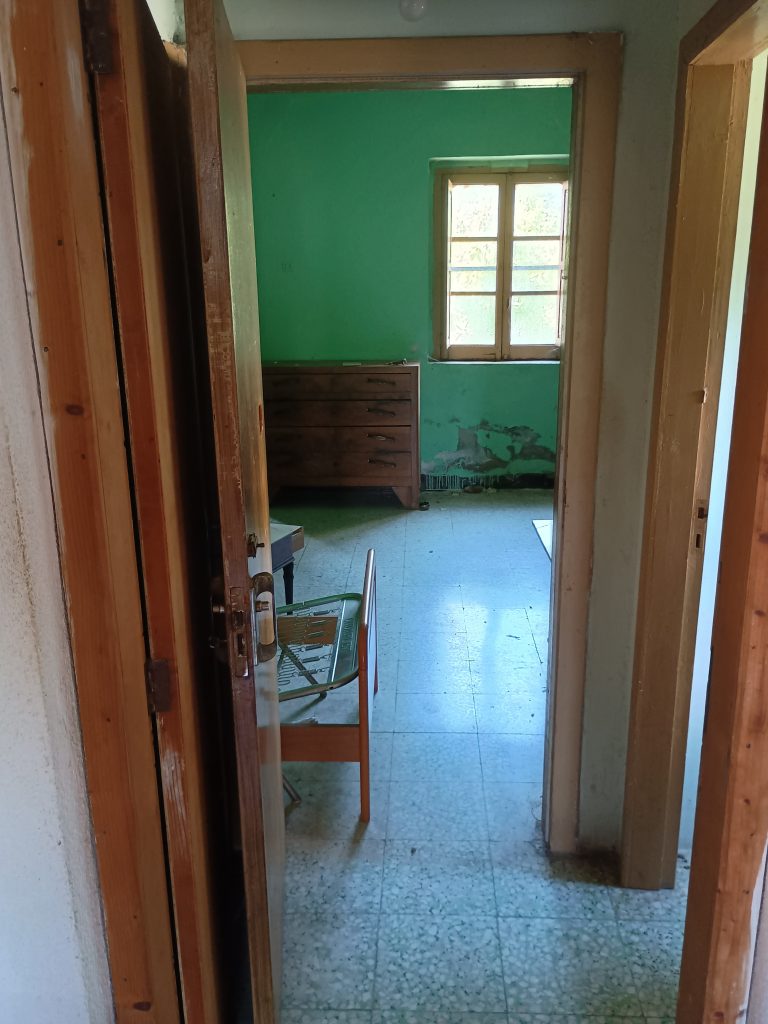 Casa indipendente con terreno e garage (c.da Cerri, 46)