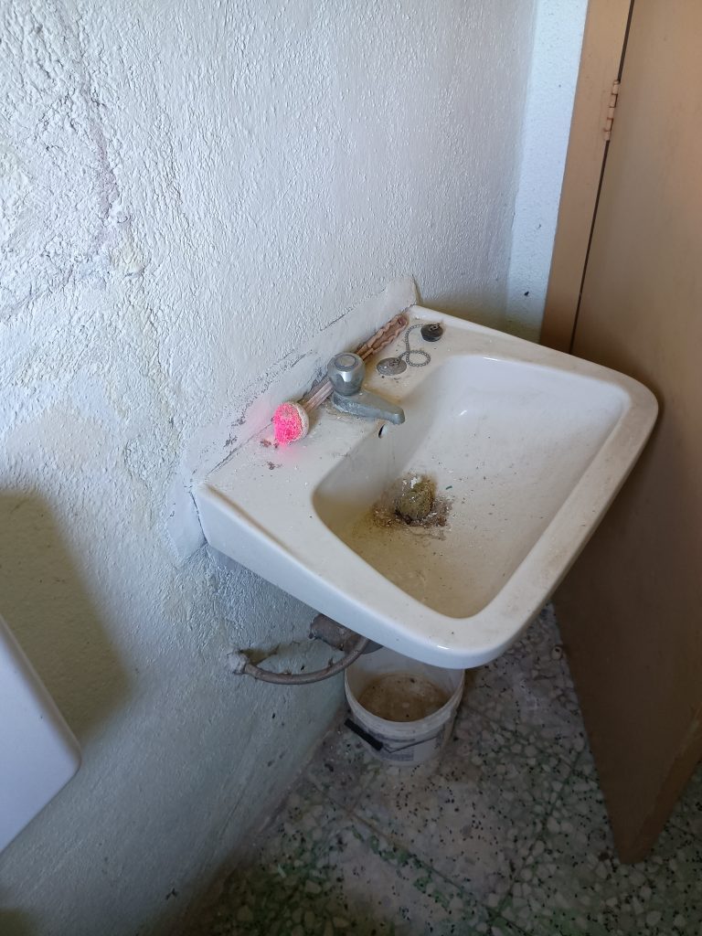 Casa indipendente con terreno e garage (c.da Cerri, 46)