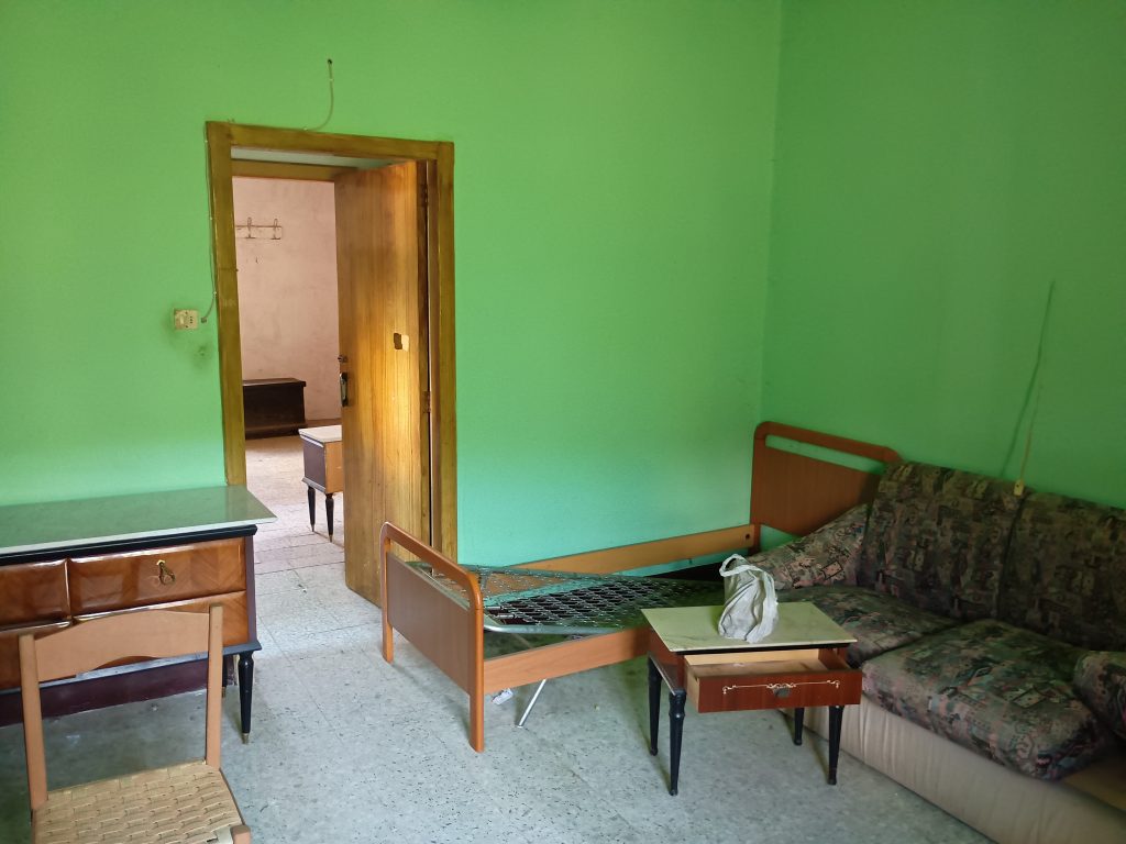Casa indipendente con terreno e garage (c.da Cerri, 46)
